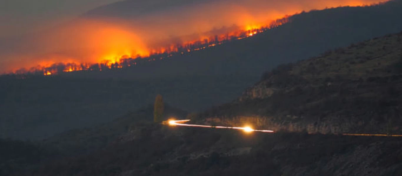 Οι Αρμένιοι καίνε τα σπίτια τους στο Αρτσάχ και φεύγουν: «Δεν θα τα παραδώσουμε σε Τούρκους και Αζέρους» (βίντεο)